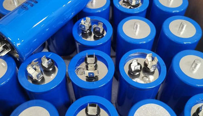 電機(jī)電容器10uf的容量大嗎？
