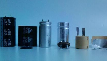 電機(jī)上的啟動(dòng)電容器和運(yùn)行電容器各有什么作用？